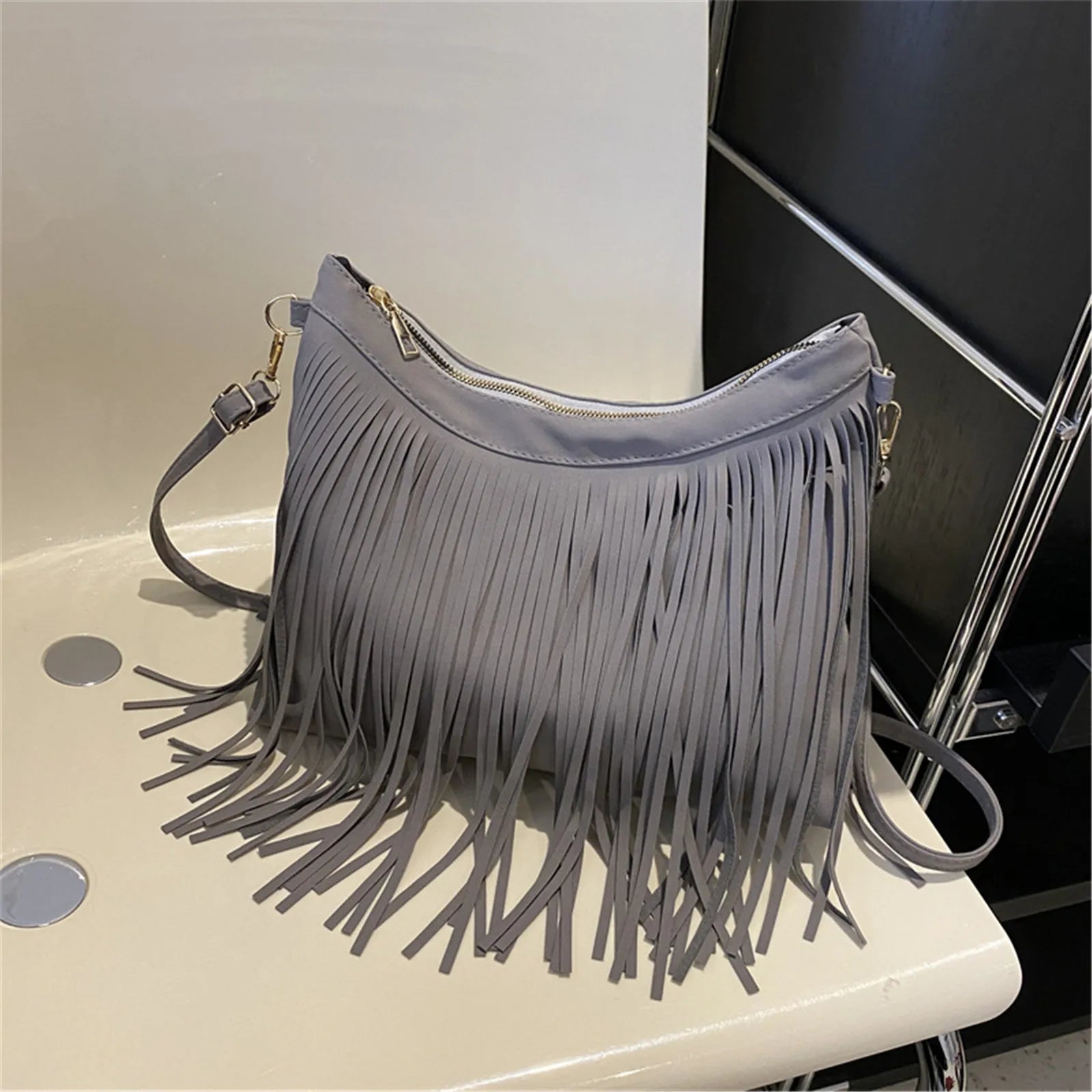 Bolsa de Franjas Transversal – Estilo e Sofisticação para o Seu Look!