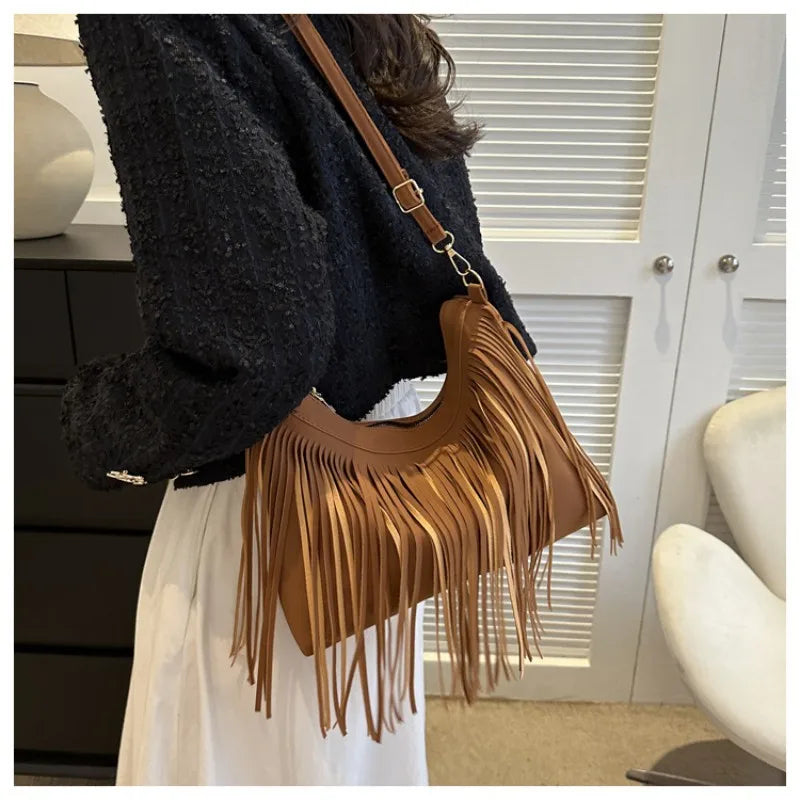 Bolsa de Franjas Transversal – Estilo e Sofisticação para o Seu Look!
