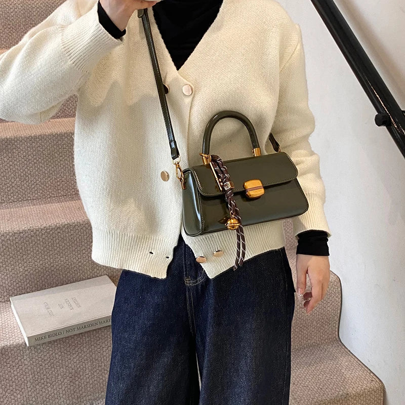 Bolsa Viena – Elegância Clássica em Versão Compacta