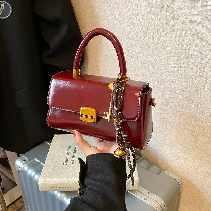 Bolsa Viena – Elegância Clássica em Versão Compacta