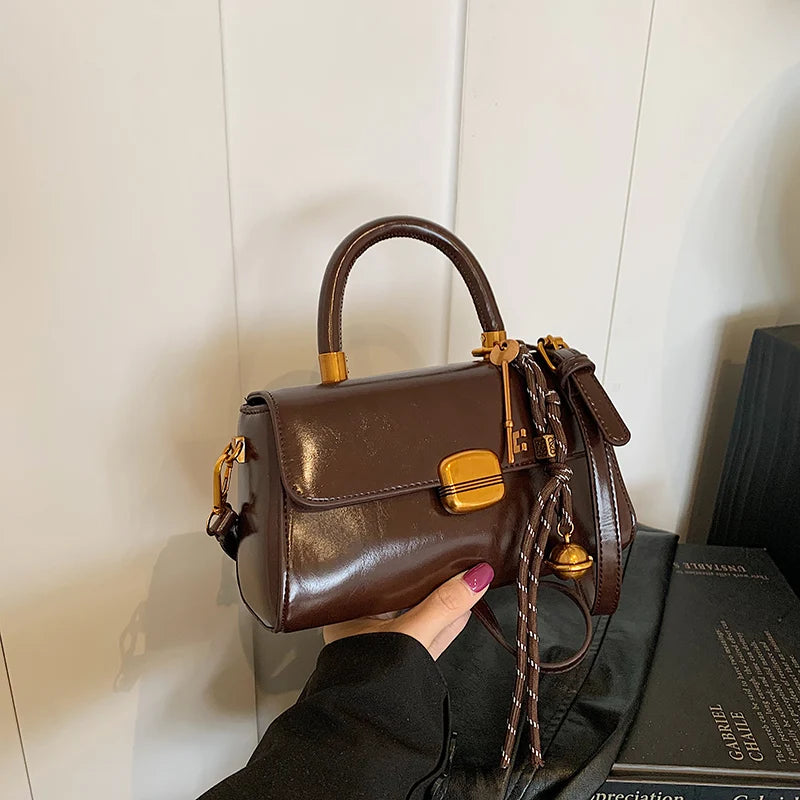 Bolsa Viena – Elegância Clássica em Versão Compacta