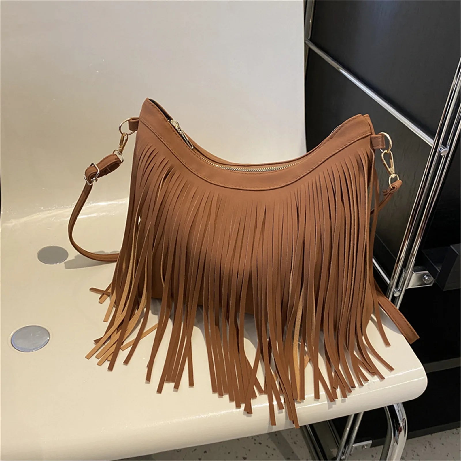 Bolsa de Franjas Transversal – Estilo e Sofisticação para o Seu Look!