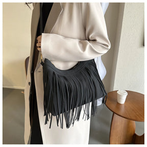 Bolsa de Franjas Transversal – Estilo e Sofisticação para o Seu Look!