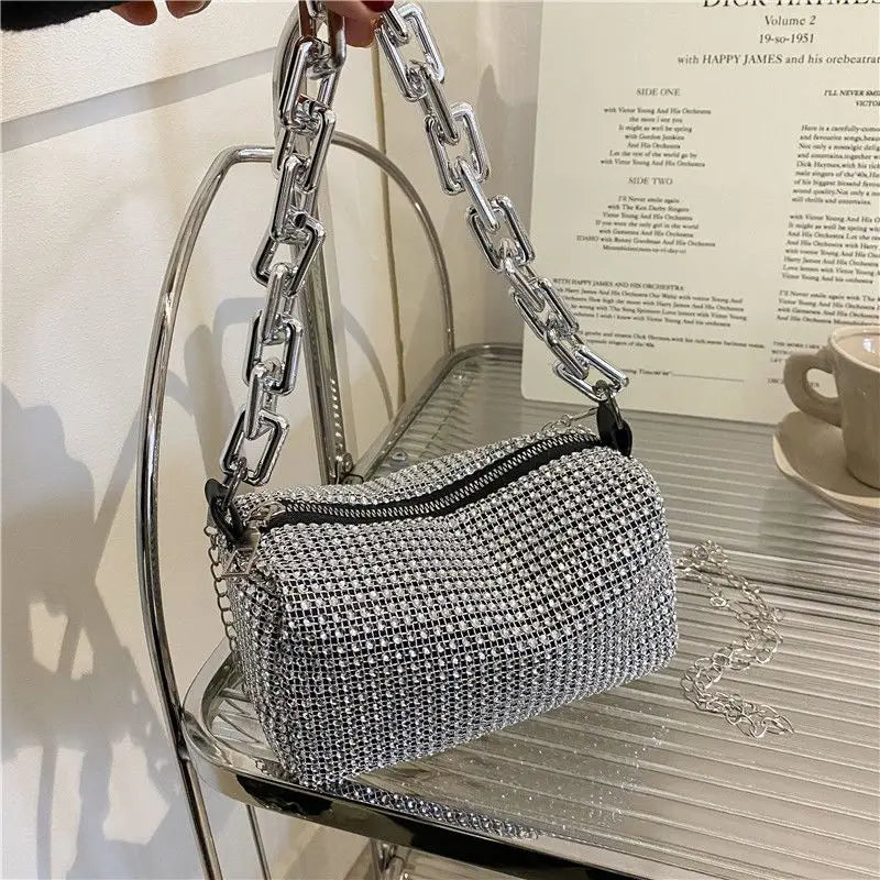 Bolsa Bucket com Strass e Alça de Corrente