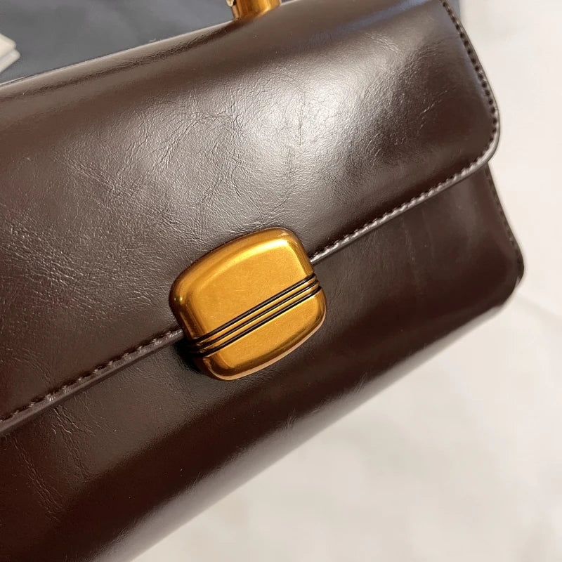 Bolsa Viena – Elegância Clássica em Versão Compacta