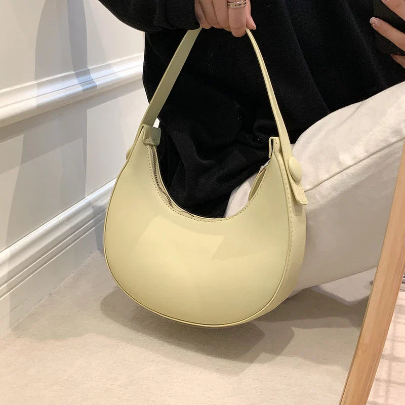 Bolsa Feminina Fashion Meia-lua em PU